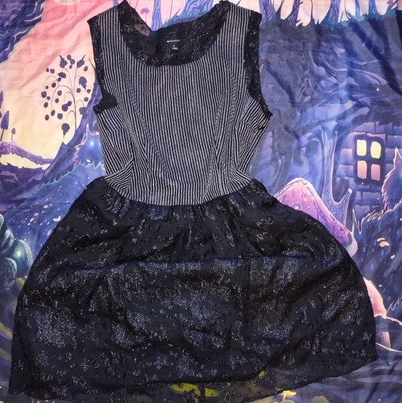 Gothic Lace Dress - Picture 9 of 16